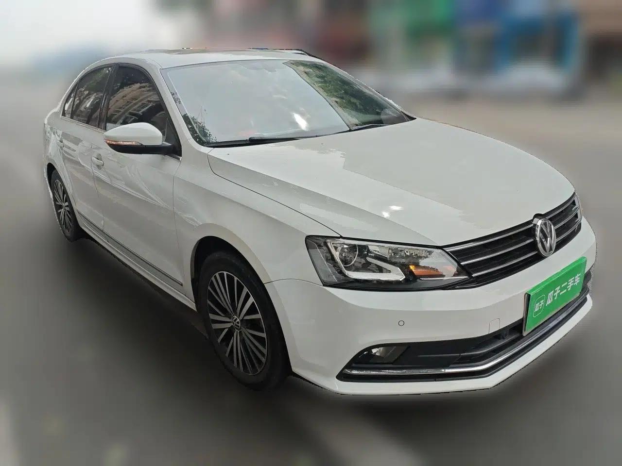 Volkswagen Sagitar 2015 230TSI Automatic Luxury Model — миниатюра 3