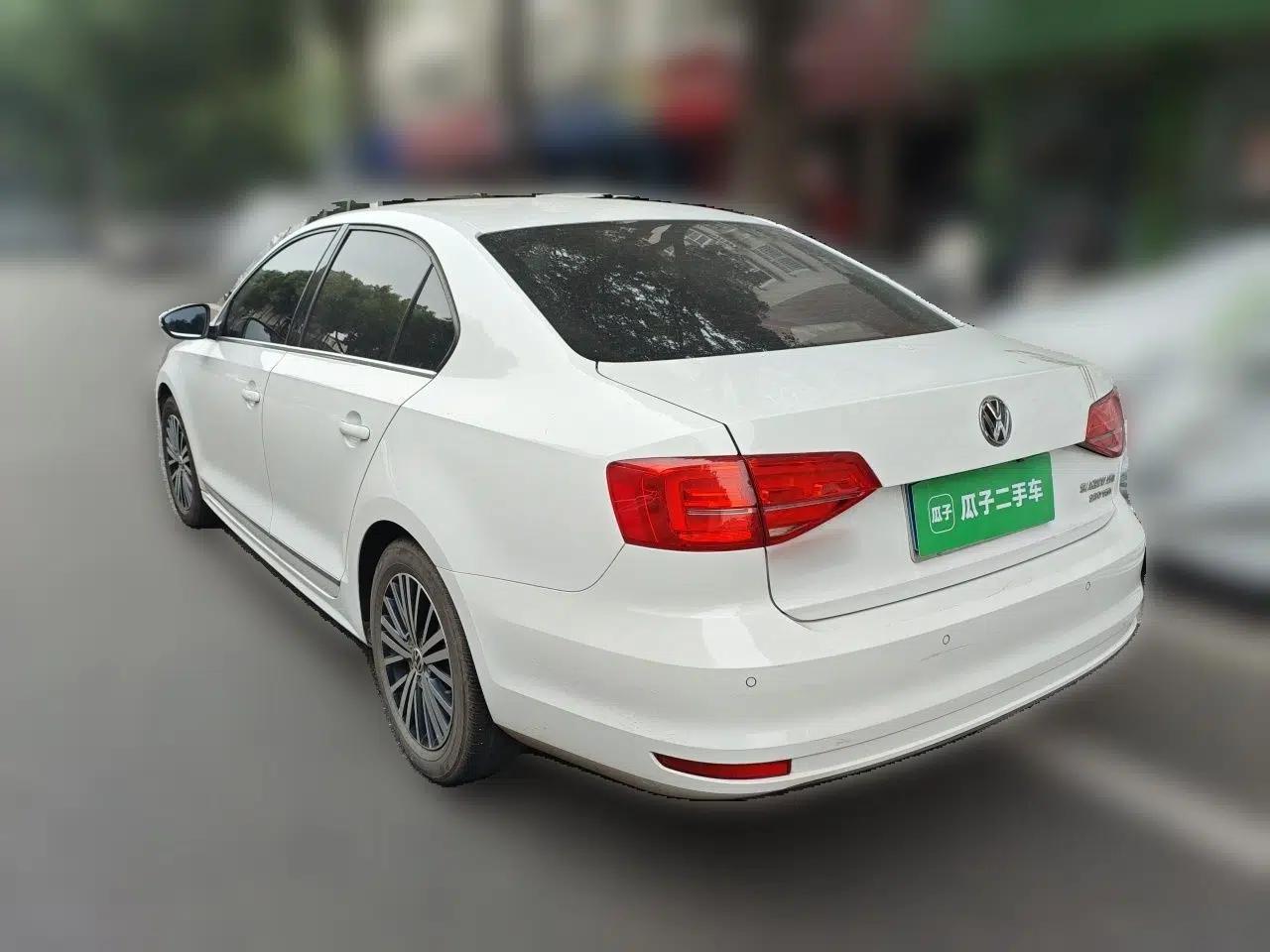 Volkswagen Sagitar 2015 230TSI Automatic Luxury Model — миниатюра 4