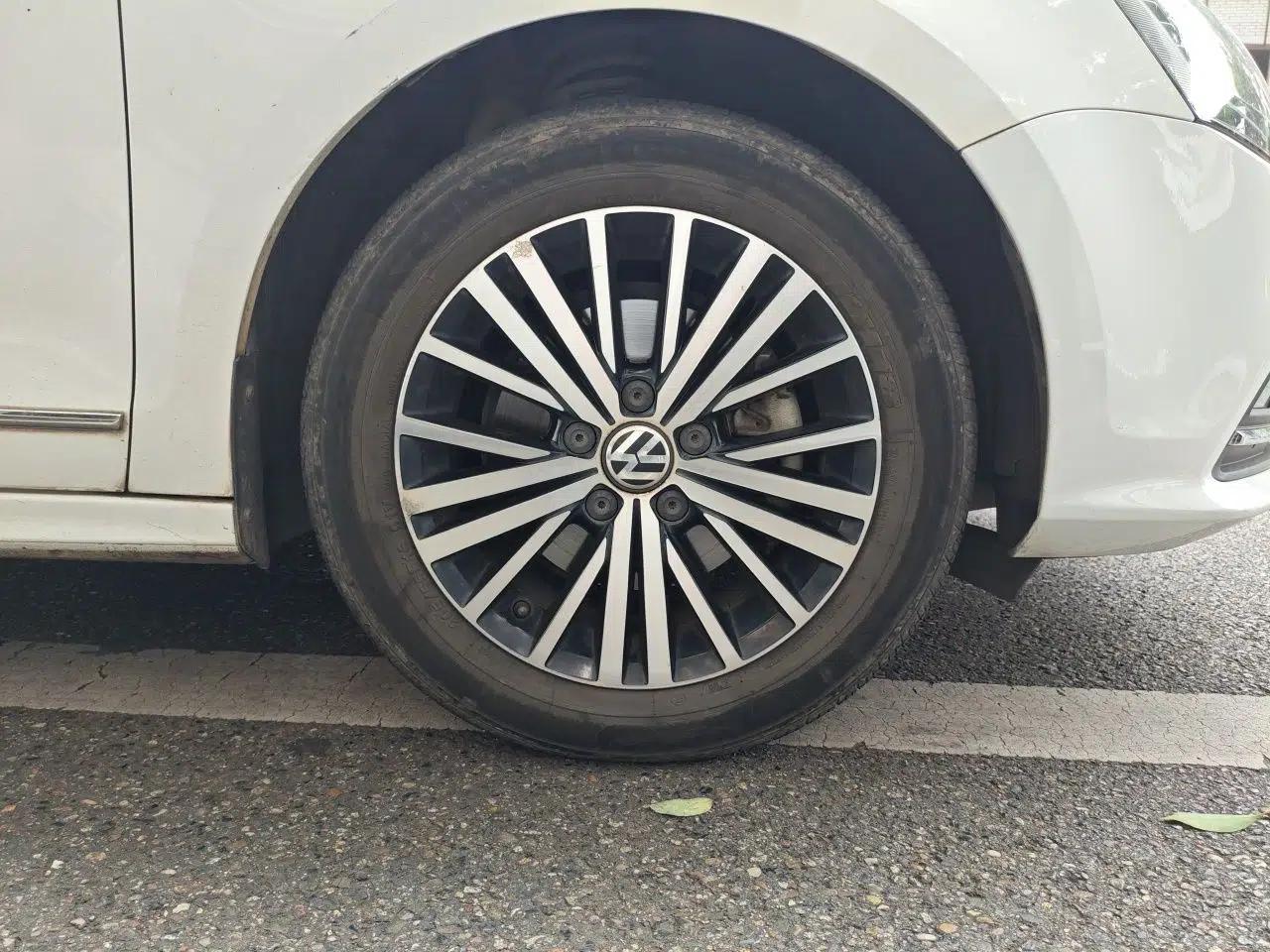 Volkswagen Sagitar 2015 230TSI Automatic Luxury Model — миниатюра 8