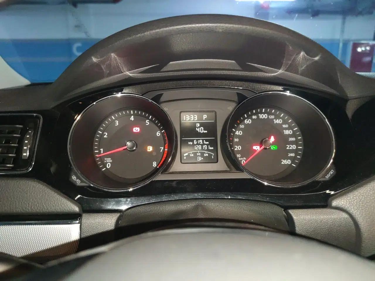 Volkswagen Sagitar 2018 1.6L Automatic Comfort Model — миниатюра 11