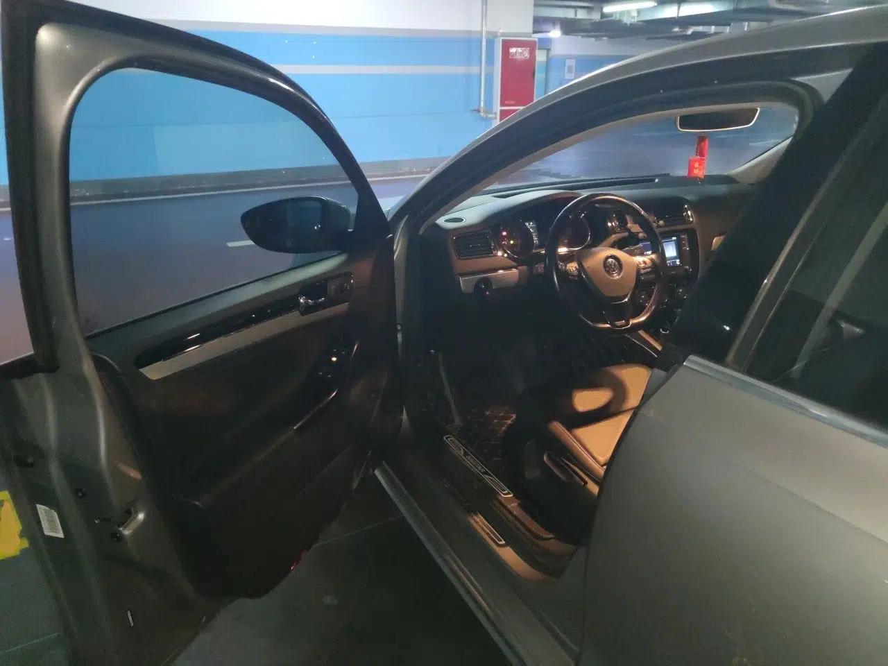 Volkswagen Sagitar 2018 1.6L Automatic Comfort Model — миниатюра 16