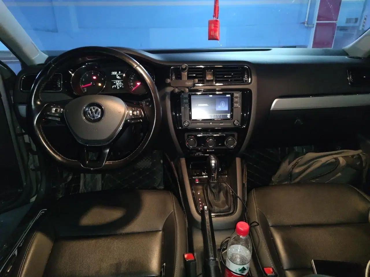 Volkswagen Sagitar 2018 1.6L Automatic Comfort Model — миниатюра 9