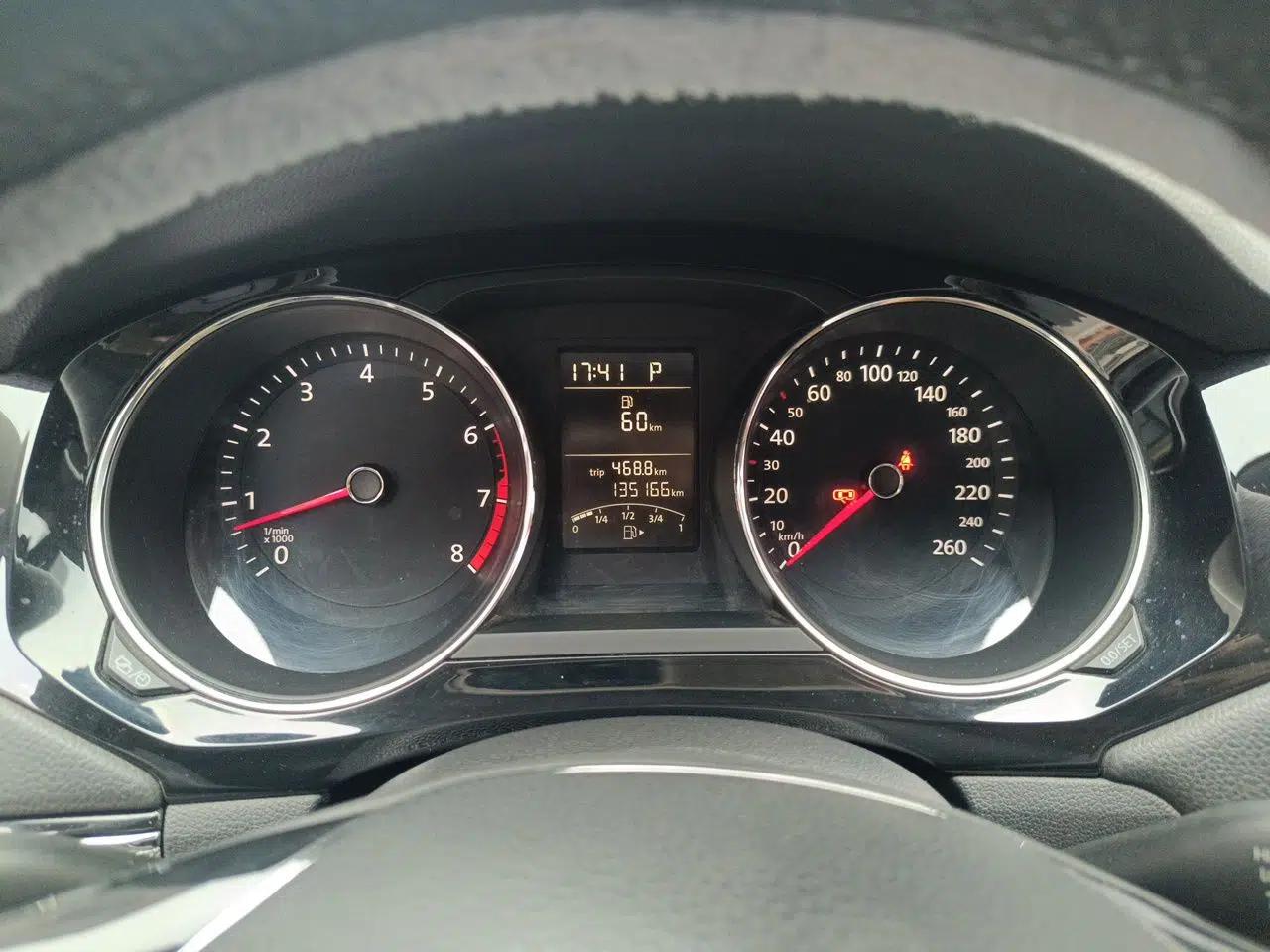 Volkswagen Sagitar 2018 1.6L Automatic Comfort Model — миниатюра 11