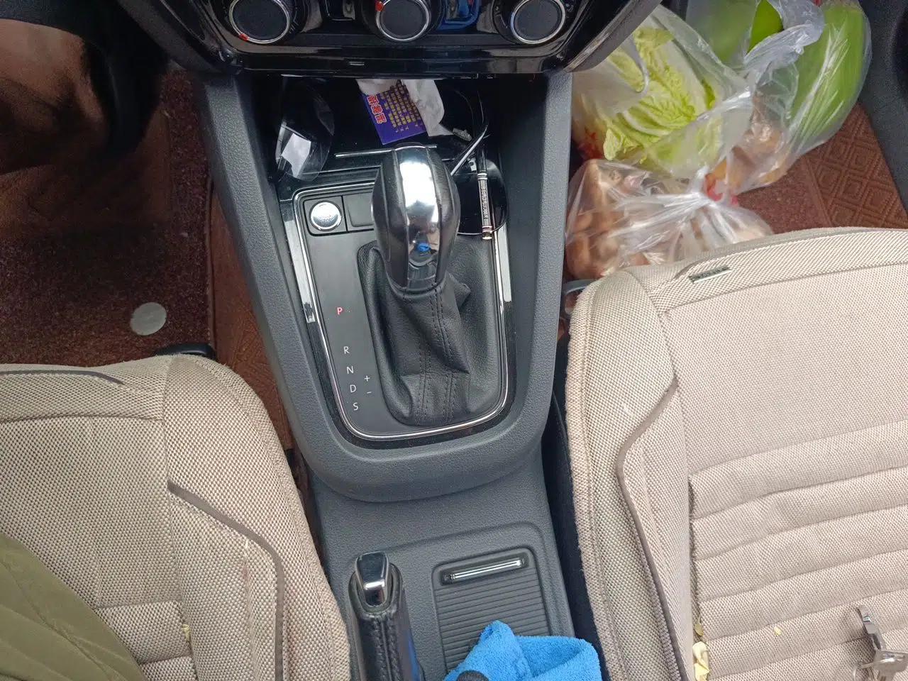 Volkswagen Sagitar 2018 1.6L Automatic Comfort Model — миниатюра 14
