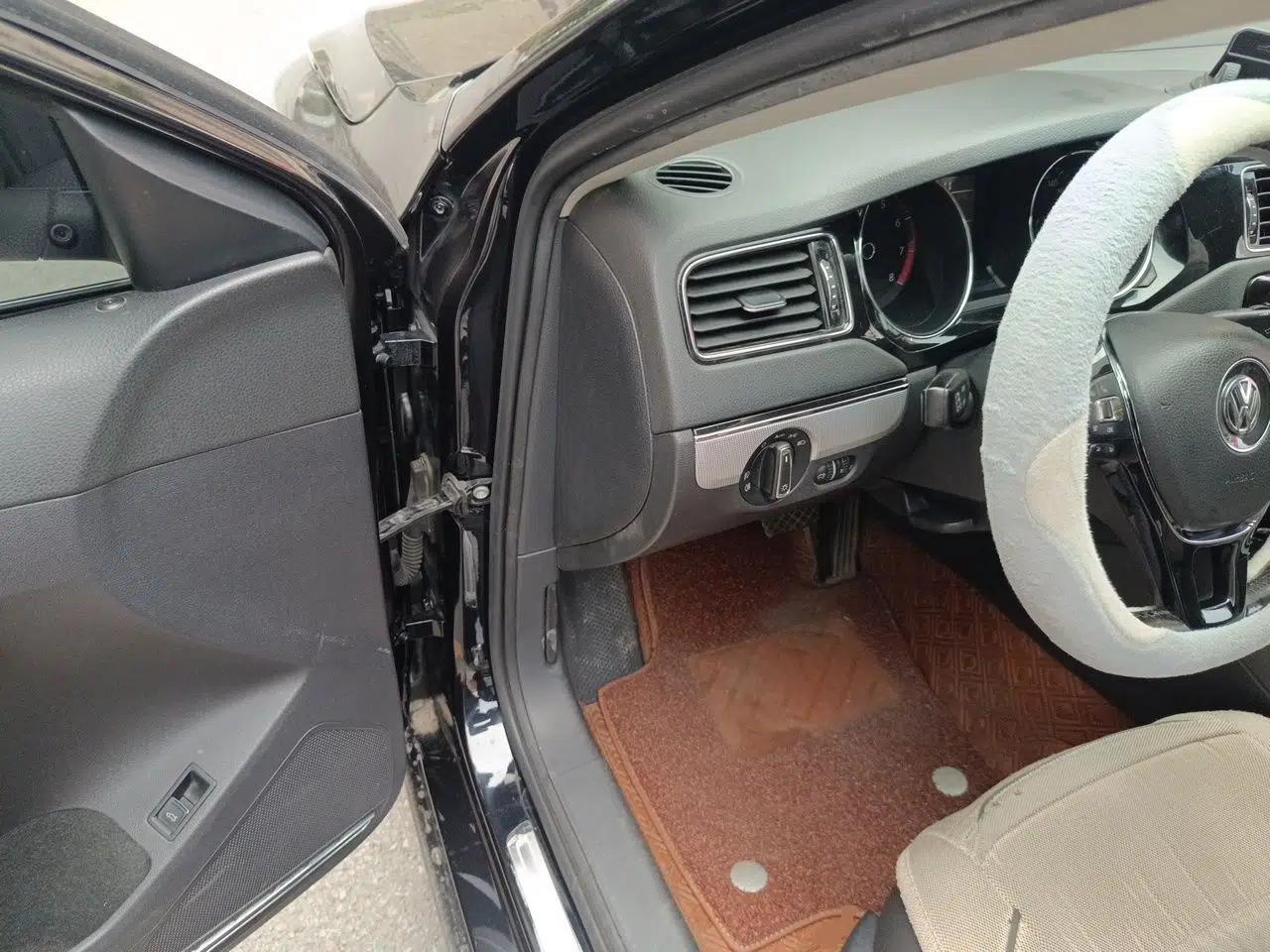 Volkswagen Sagitar 2018 1.6L Automatic Comfort Model — миниатюра 16