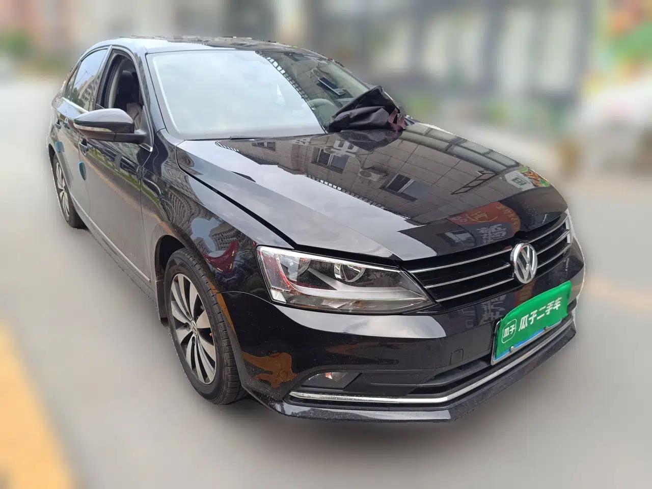 Volkswagen Sagitar 2018 1.6L Automatic Comfort Model — миниатюра 3