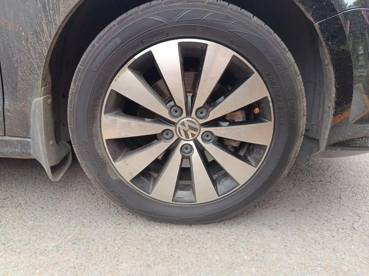 Volkswagen Sagitar 2018 1.6L Automatic Comfort Model — миниатюра 8