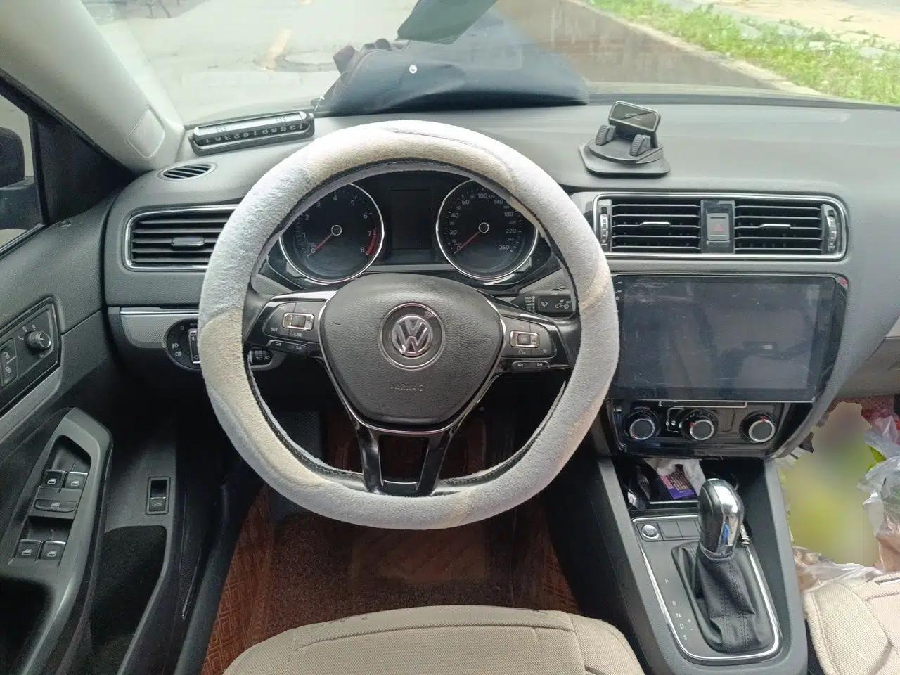 Volkswagen Sagitar 2018 1.6L Automatic Comfort Model — миниатюра 10