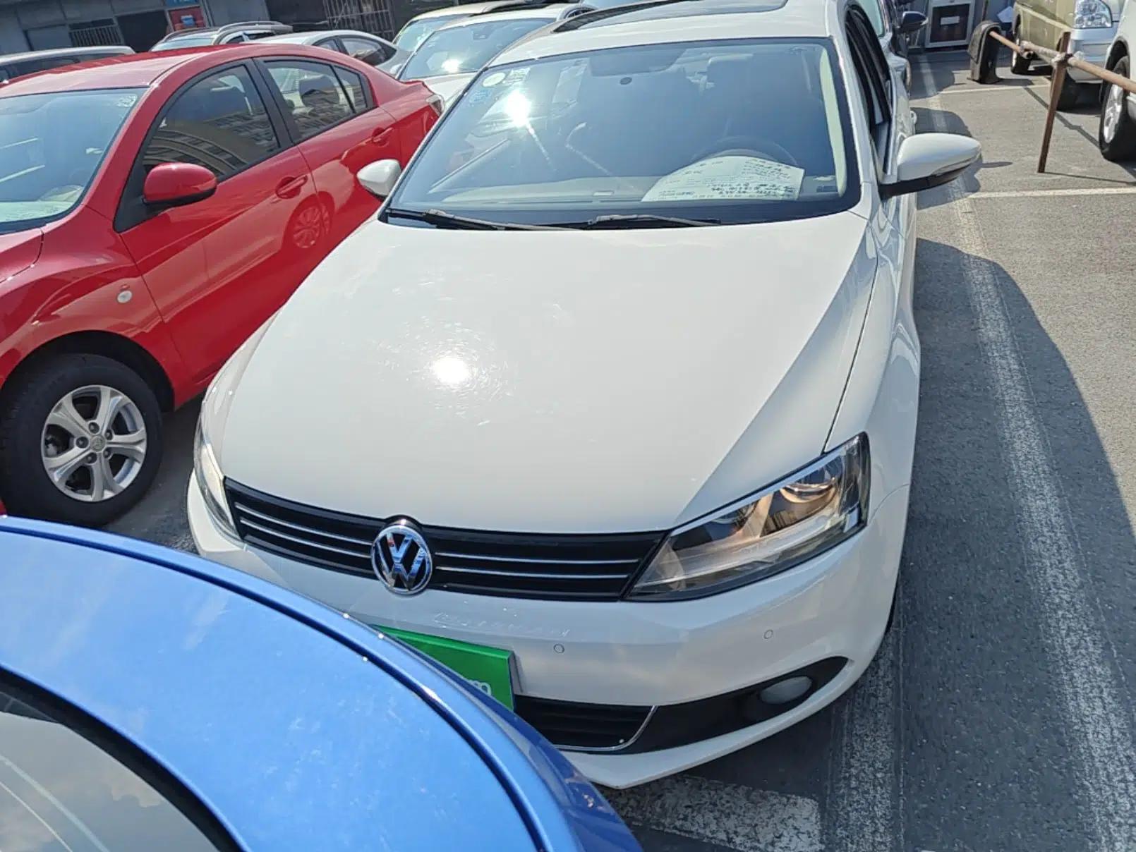Volkswagen Sagitar 2014 Revised Version 1.4TSI Automatic Luxury Edition — миниатюра 2