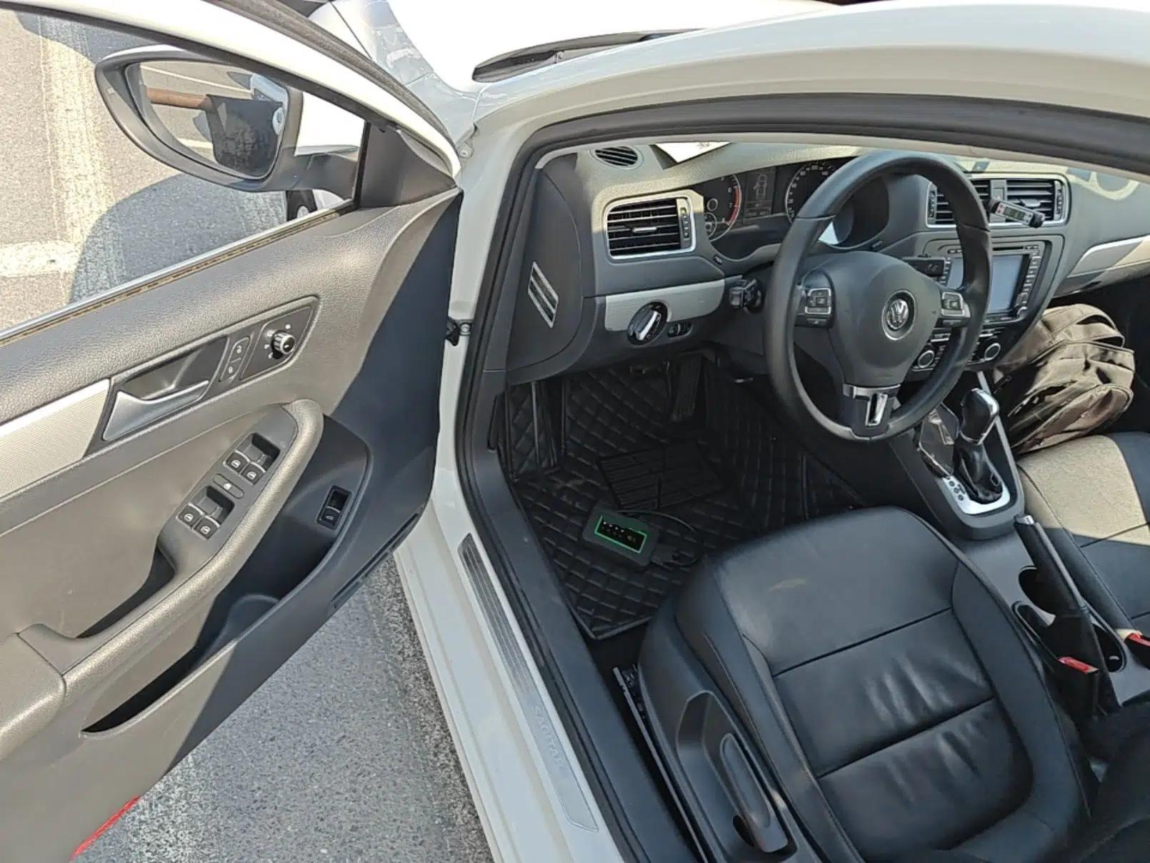 Volkswagen Sagitar 2014 Revised Version 1.4TSI Automatic Luxury Edition — миниатюра 23