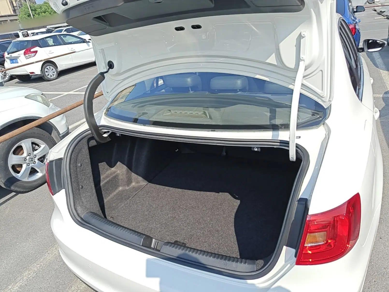 Volkswagen Sagitar 2014 Revised Version 1.4TSI Automatic Luxury Edition — миниатюра 27