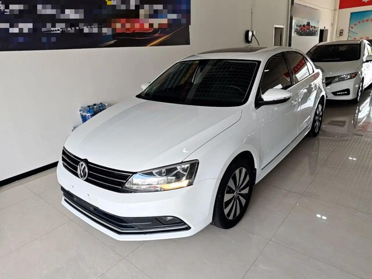 Volkswagen Sagitar 2017 1.6L Automatic Comfort Model — миниатюра 1