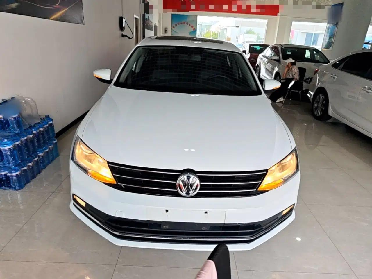 Volkswagen Sagitar 2017 1.6L Automatic Comfort Model — миниатюра 2