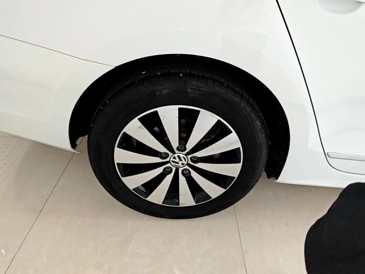 Volkswagen Sagitar 2017 1.6L Automatic Comfort Model — миниатюра 11