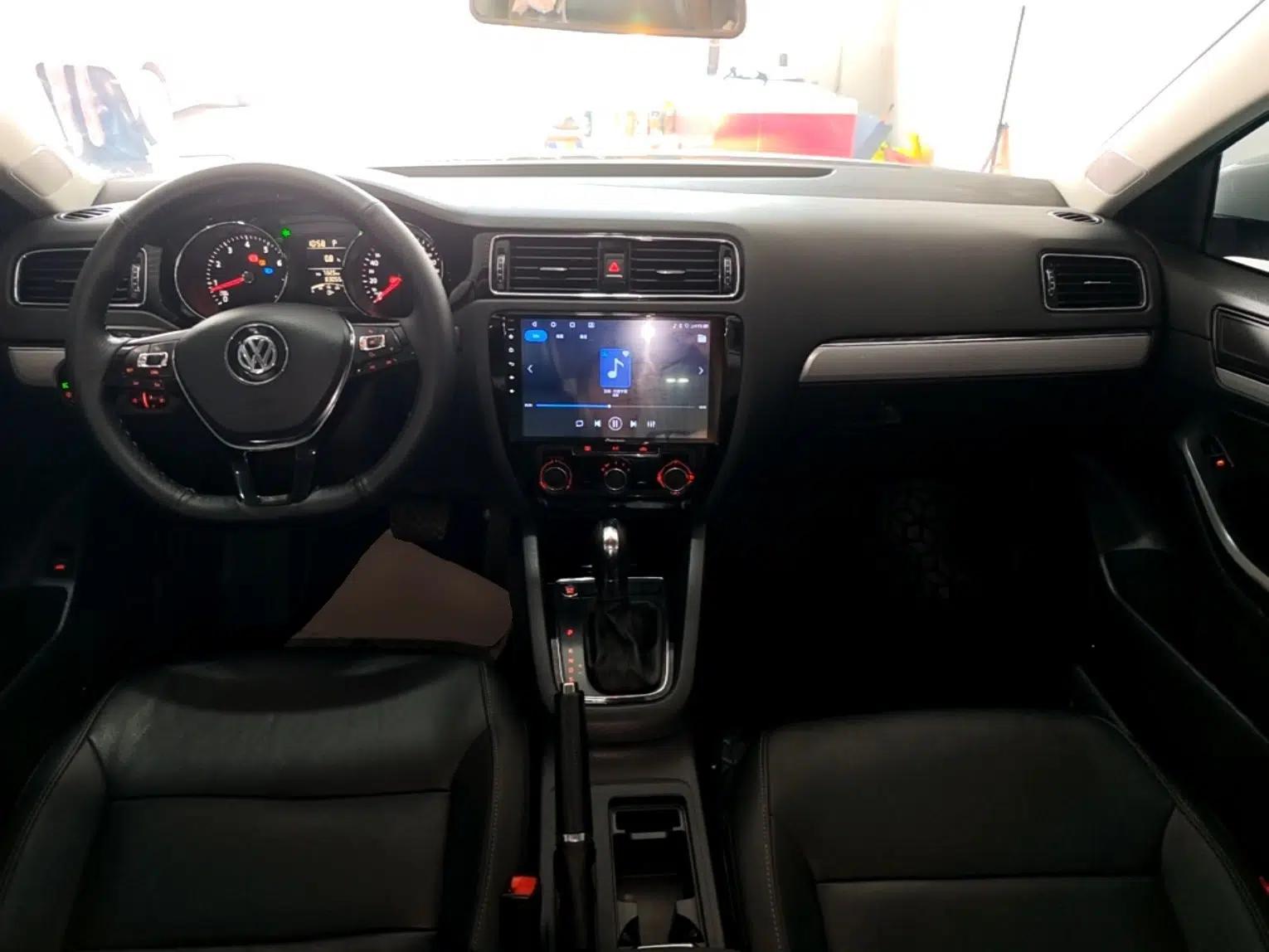 Volkswagen Sagitar 2017 1.6L Automatic Comfort Model — миниатюра 12