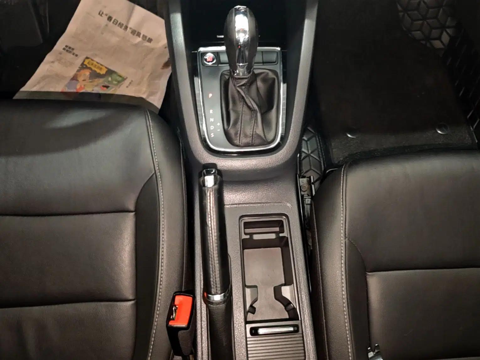 Volkswagen Sagitar 2017 1.6L Automatic Comfort Model — миниатюра 16
