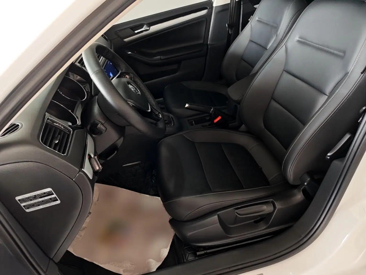 Volkswagen Sagitar 2017 1.6L Automatic Comfort Model — миниатюра 17