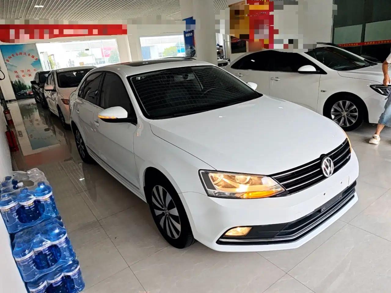 Volkswagen Sagitar 2017 1.6L Automatic Comfort Model — миниатюра 3