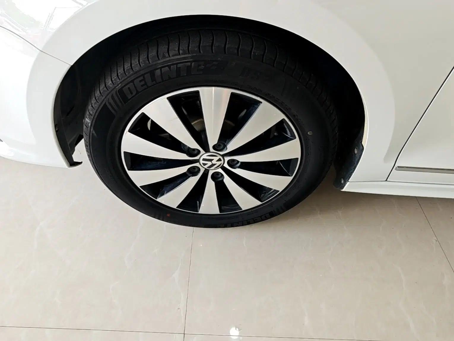 Volkswagen Sagitar 2017 1.6L Automatic Comfort Model — миниатюра 10