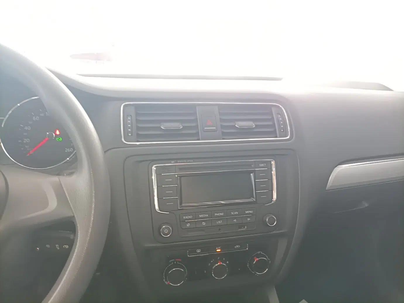 Volkswagen Sagitar 2017 1.6L Automatic Fashion Model — миниатюра 12