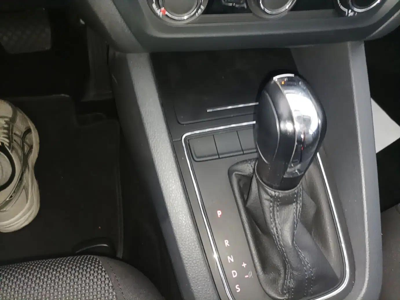 Volkswagen Sagitar 2017 1.6L Automatic Fashion Model — миниатюра 16