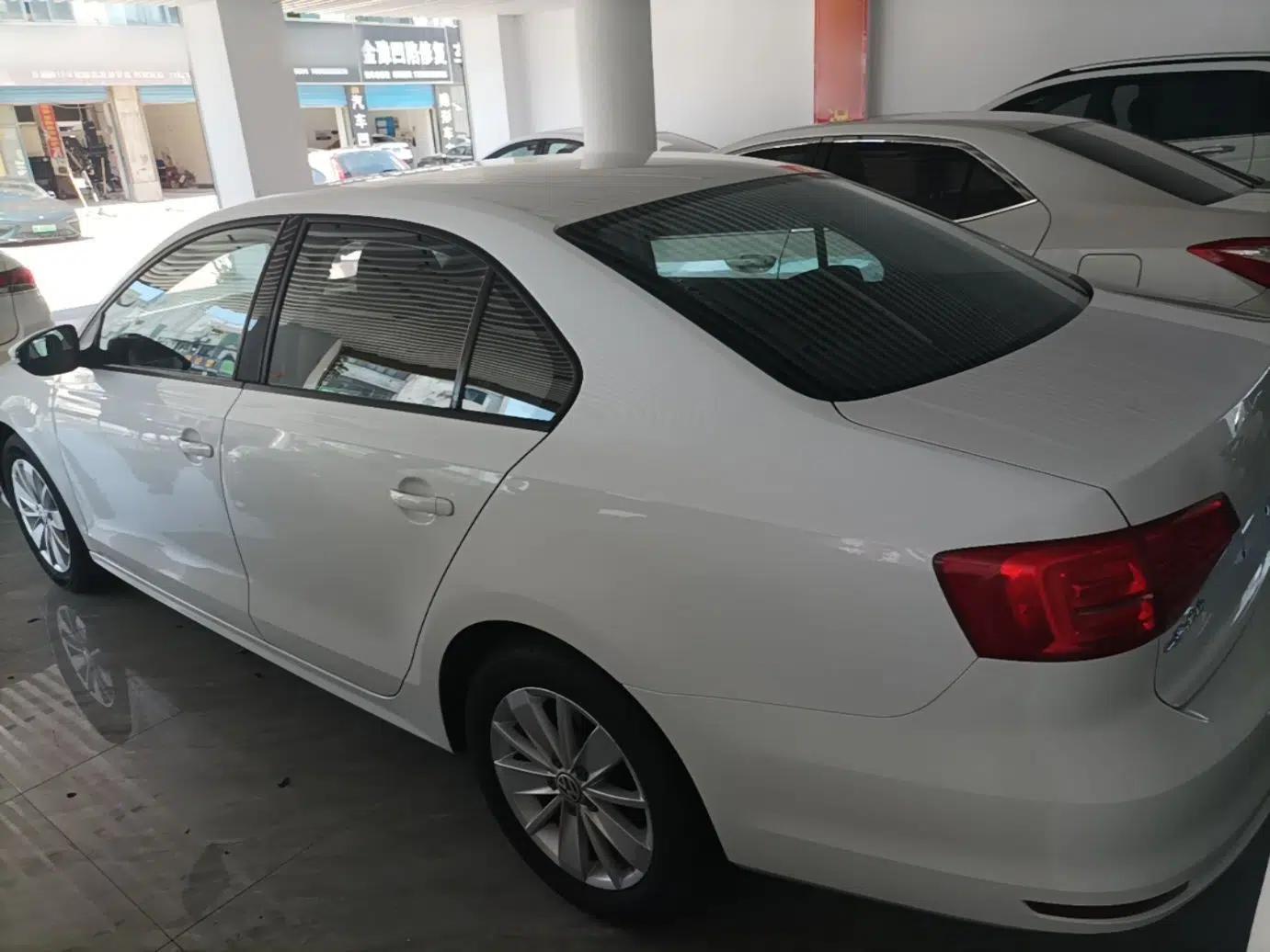 Volkswagen Sagitar 2017 1.6L Automatic Fashion Model — миниатюра 4