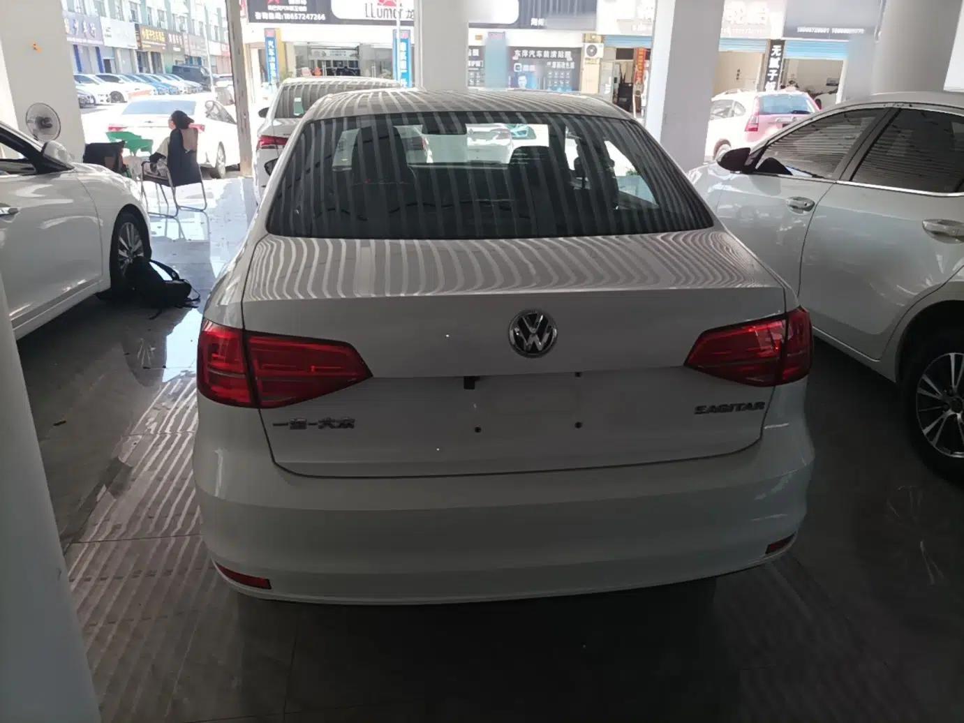 Volkswagen Sagitar 2017 1.6L Automatic Fashion Model — миниатюра 5