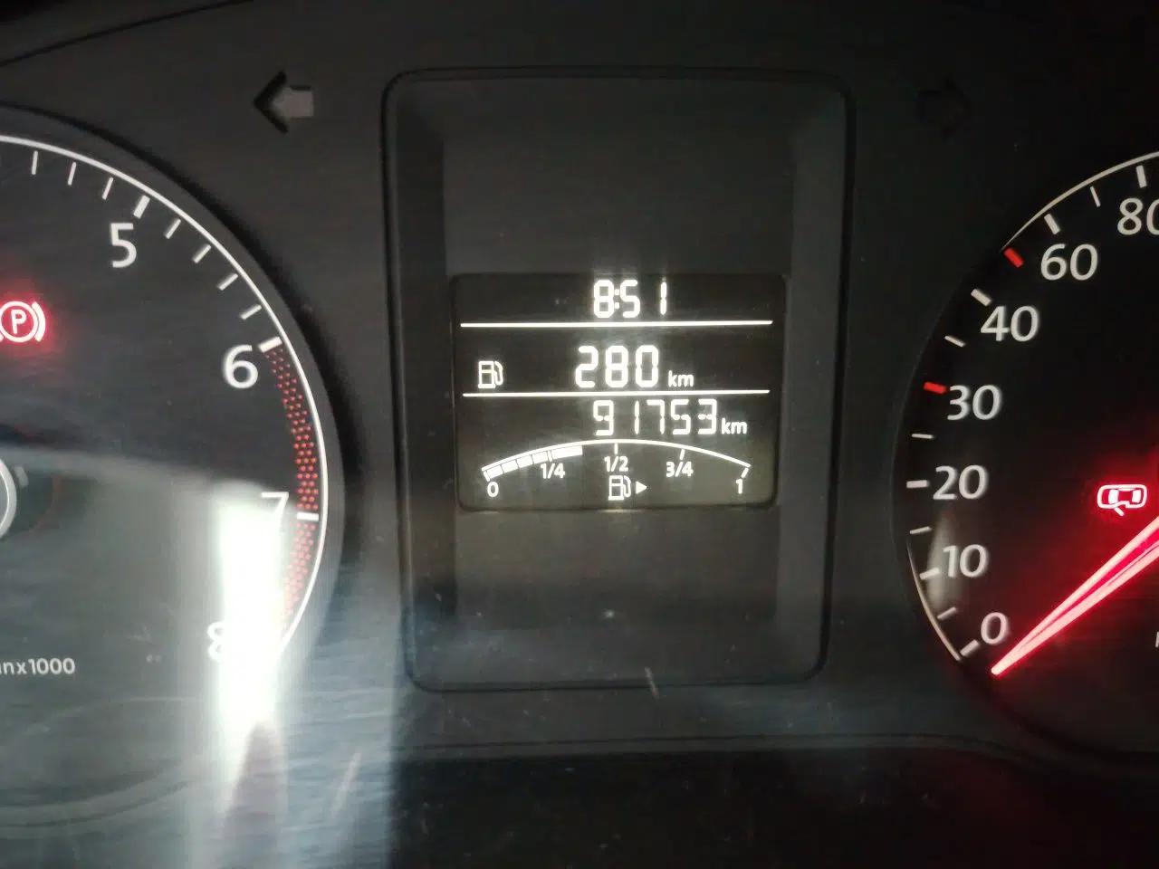 Volkswagen Sagitar 2014 1.6L Manual Comfort Model — миниатюра 12