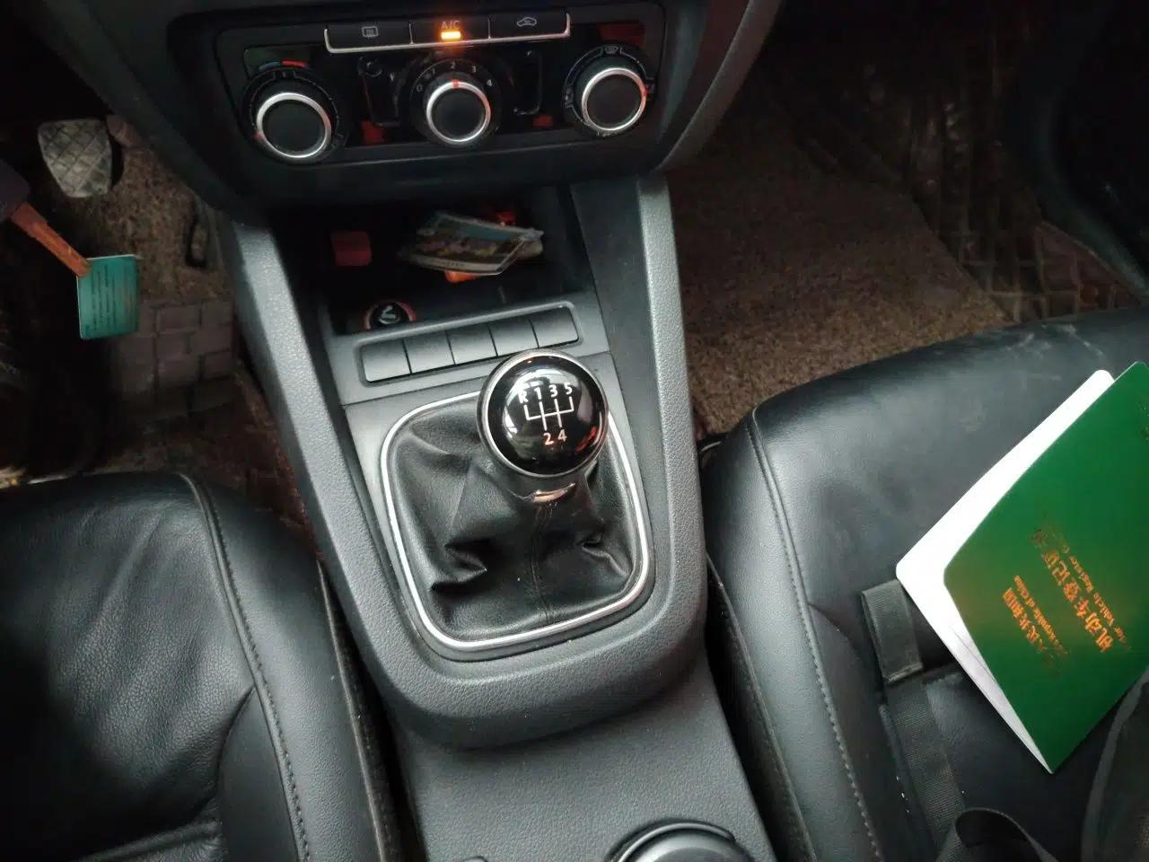 Volkswagen Sagitar 2014 1.6L Manual Comfort Model — миниатюра 14