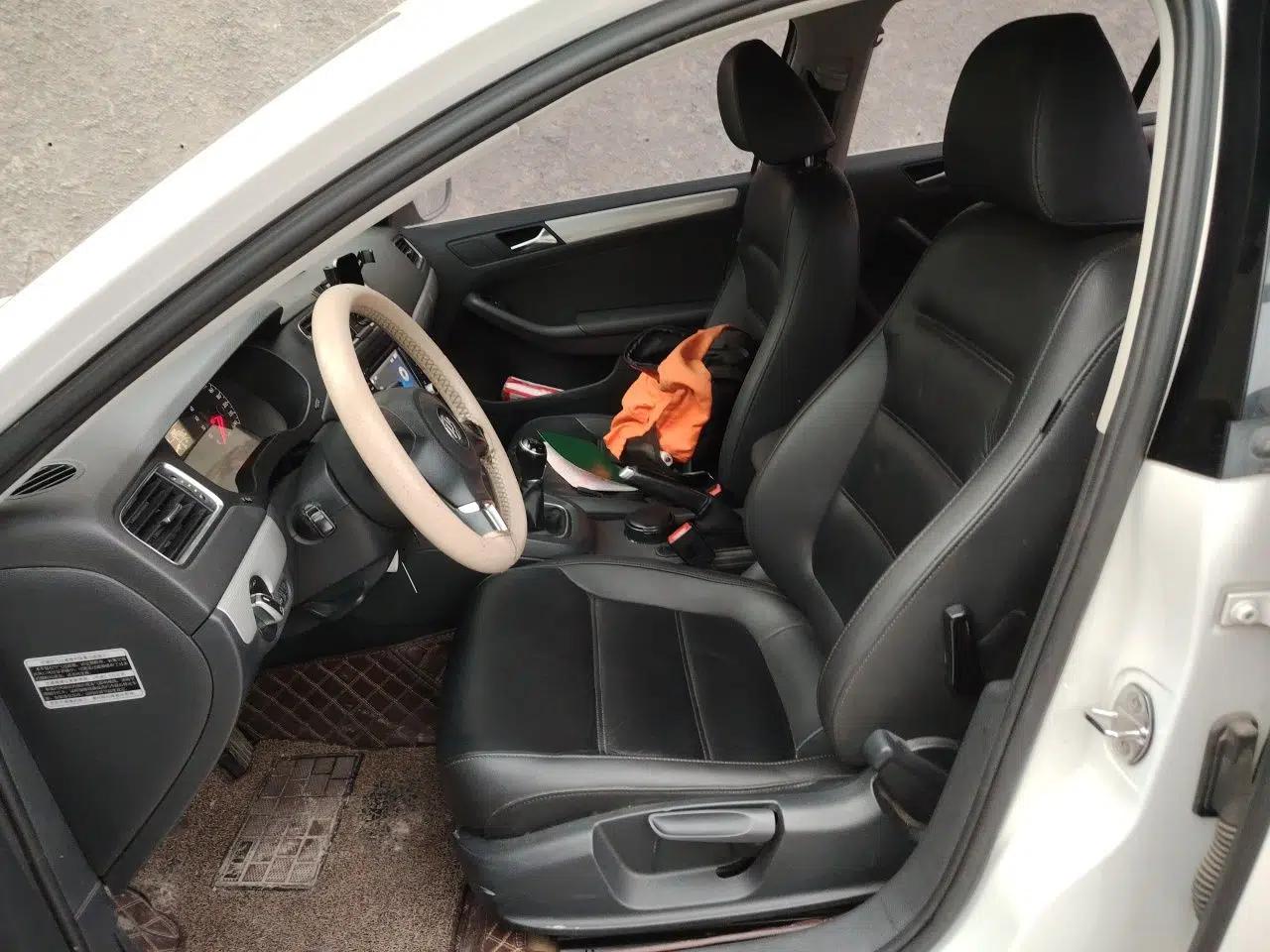 Volkswagen Sagitar 2014 1.6L Manual Comfort Model — миниатюра 15