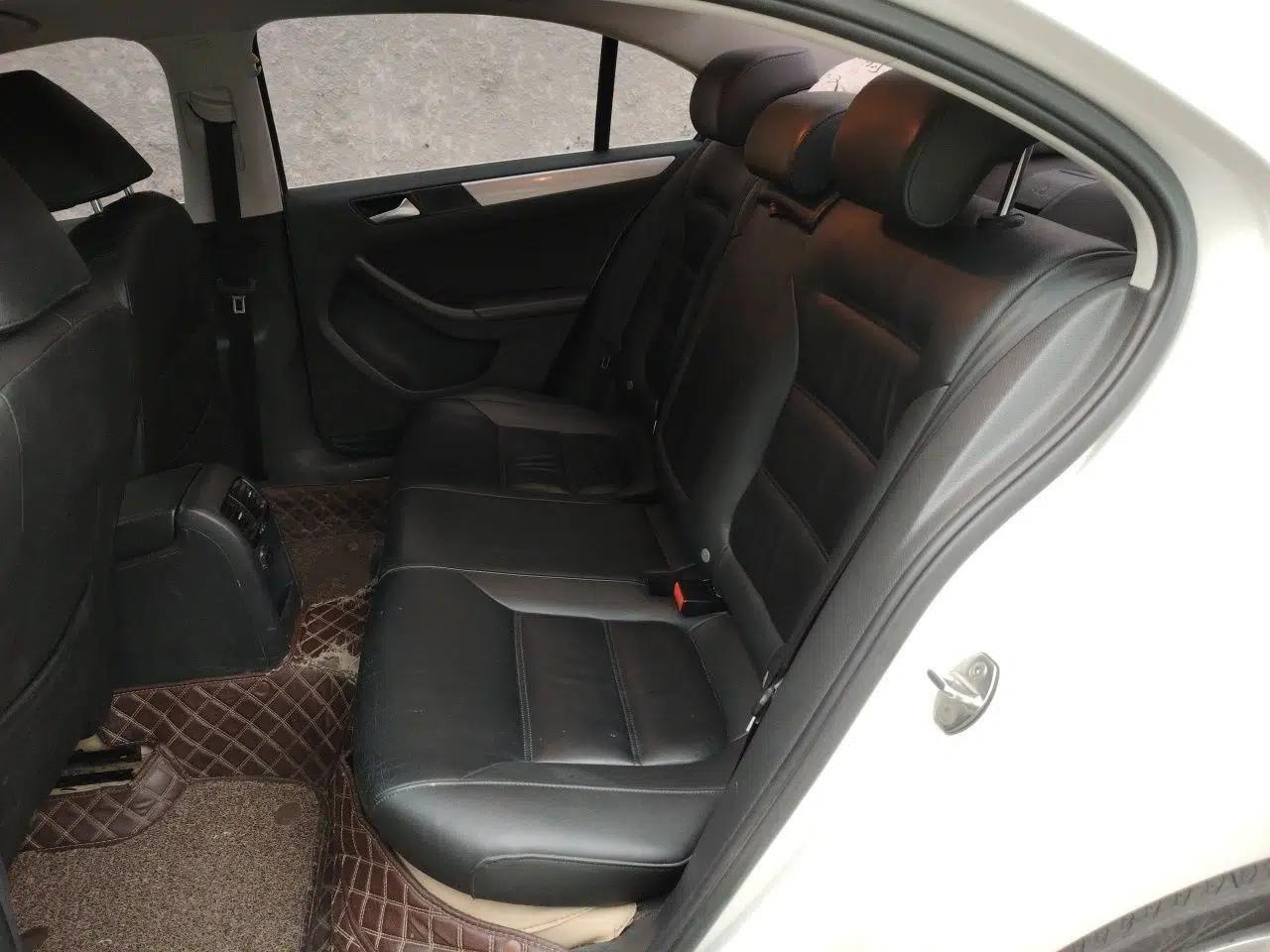 Volkswagen Sagitar 2014 1.6L Manual Comfort Model — миниатюра 17