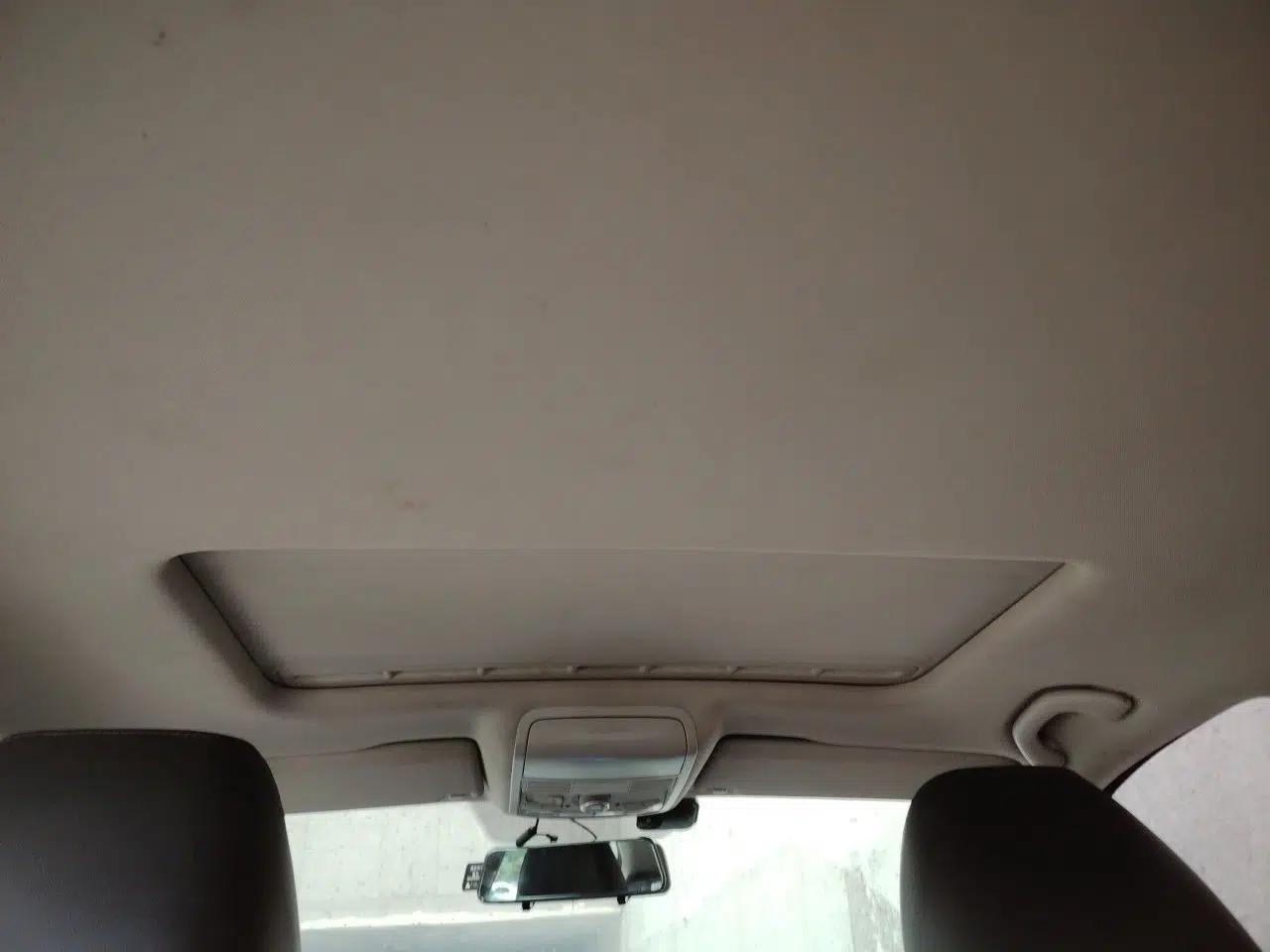 Volkswagen Sagitar 2014 1.6L Manual Comfort Model — миниатюра 18