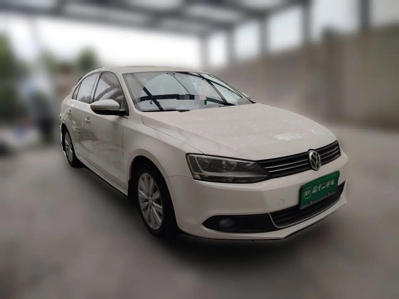 Volkswagen Sagitar 2014 1.6L Manual Comfort Model — миниатюра 3