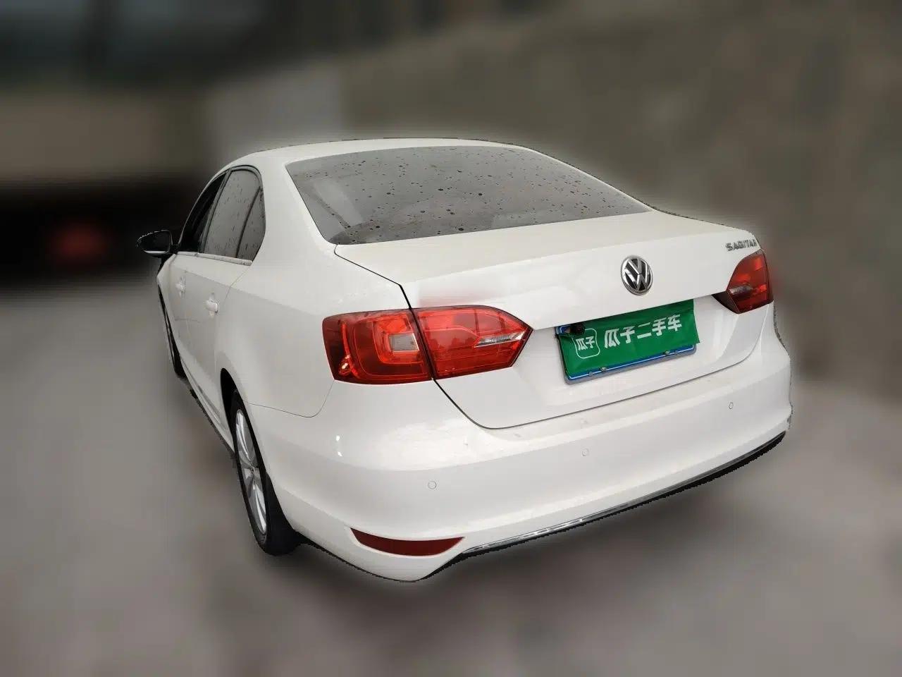 Volkswagen Sagitar 2014 1.6L Manual Comfort Model — миниатюра 4