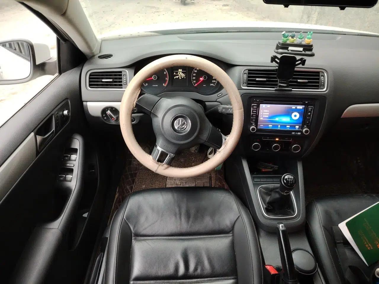 Volkswagen Sagitar 2014 1.6L Manual Comfort Model — миниатюра 10