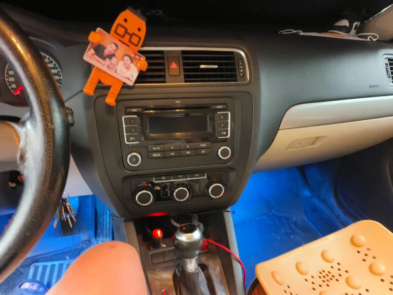 Volkswagen Sagitar 2012 1.6L Automatic Comfort Edition — миниатюра 13