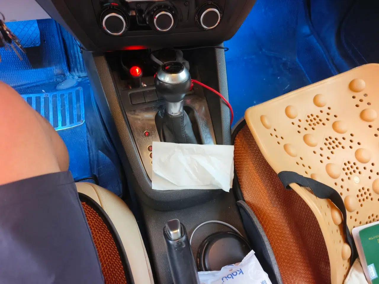 Volkswagen Sagitar 2012 1.6L Automatic Comfort Edition — миниатюра 14