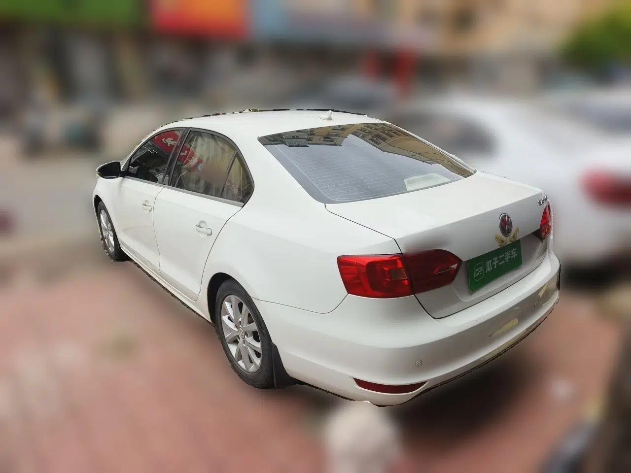 Volkswagen Sagitar 2012 1.6L Automatic Comfort Edition — миниатюра 4