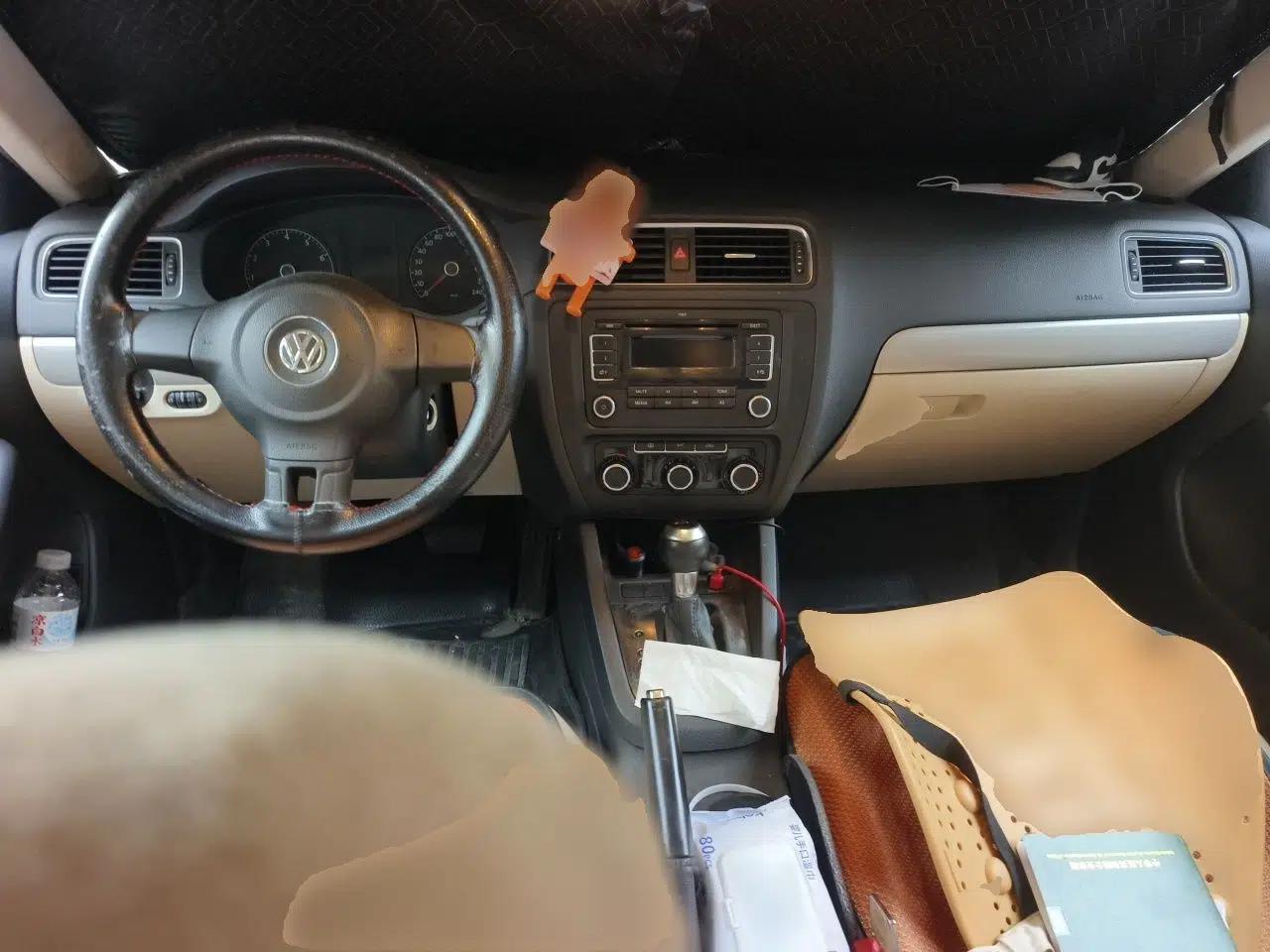Volkswagen Sagitar 2012 1.6L Automatic Comfort Edition — миниатюра 9