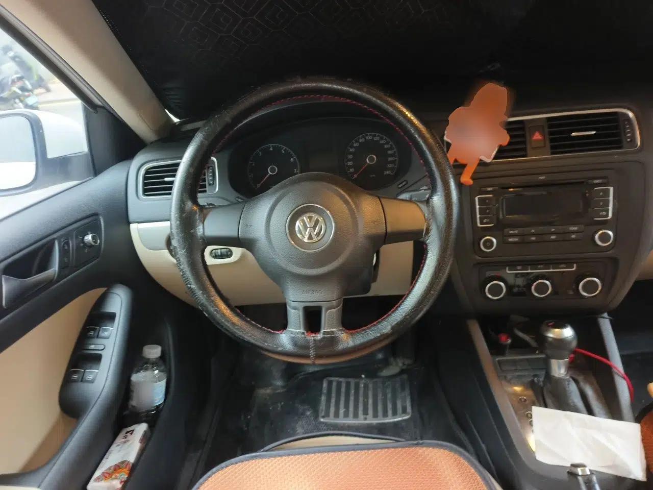 Volkswagen Sagitar 2012 1.6L Automatic Comfort Edition — миниатюра 10