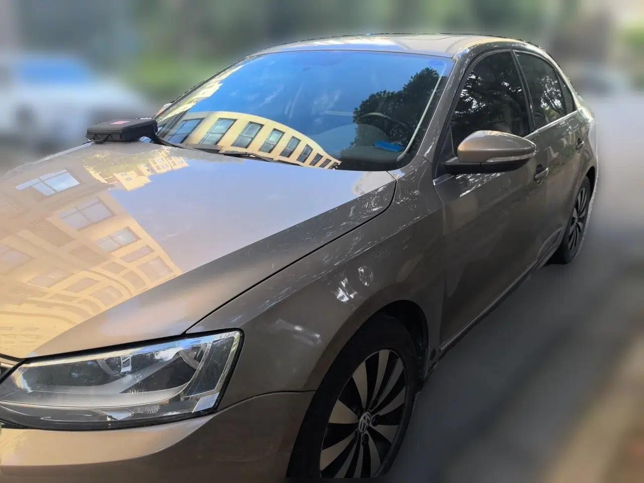 Volkswagen Sagitar 2017 1.6L Automatic Comfort Model — миниатюра 1
