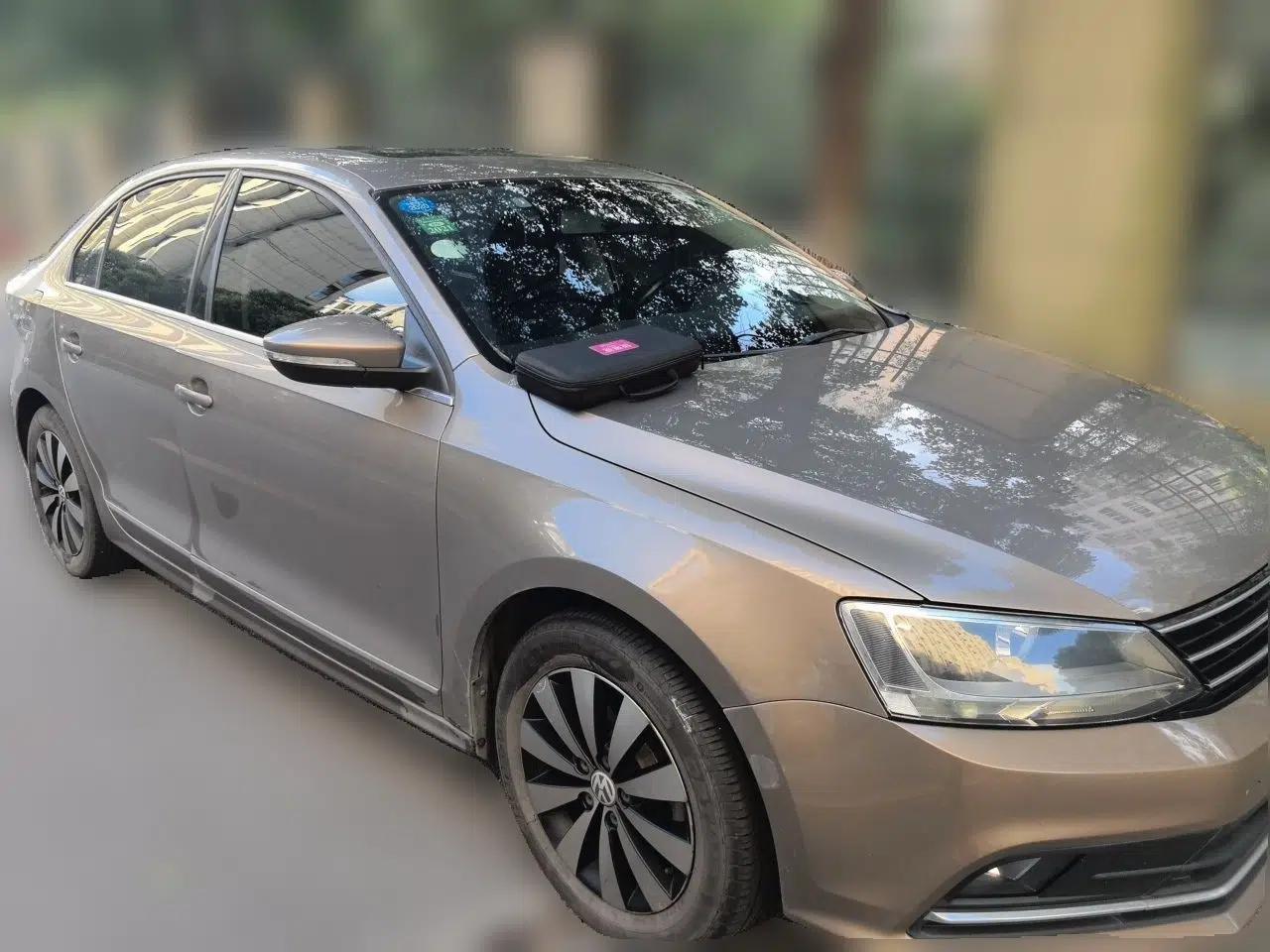 Volkswagen Sagitar 2017 1.6L Automatic Comfort Model — миниатюра 3