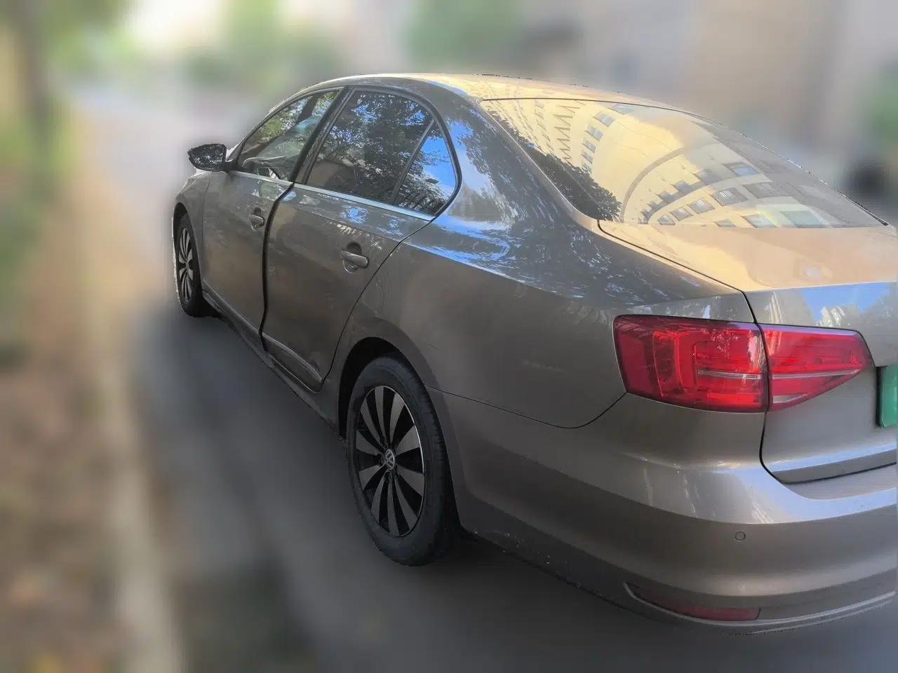 Volkswagen Sagitar 2017 1.6L Automatic Comfort Model — миниатюра 4