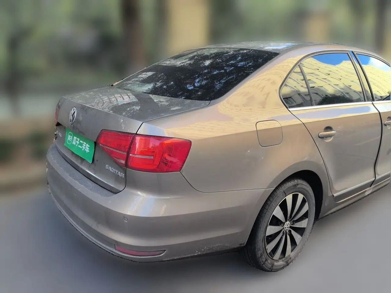 Volkswagen Sagitar 2017 1.6L Automatic Comfort Model — миниатюра 6