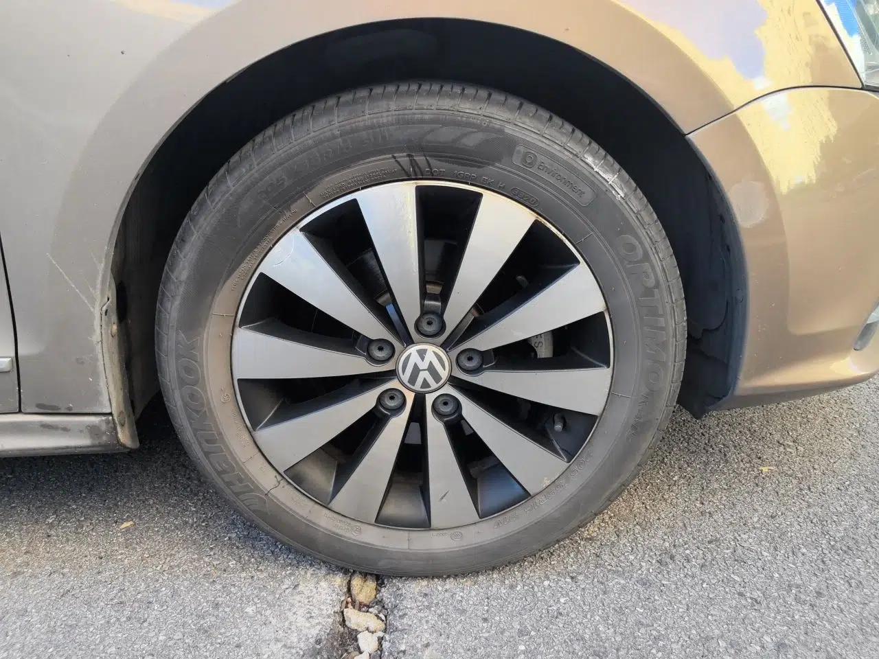 Volkswagen Sagitar 2017 1.6L Automatic Comfort Model — миниатюра 8