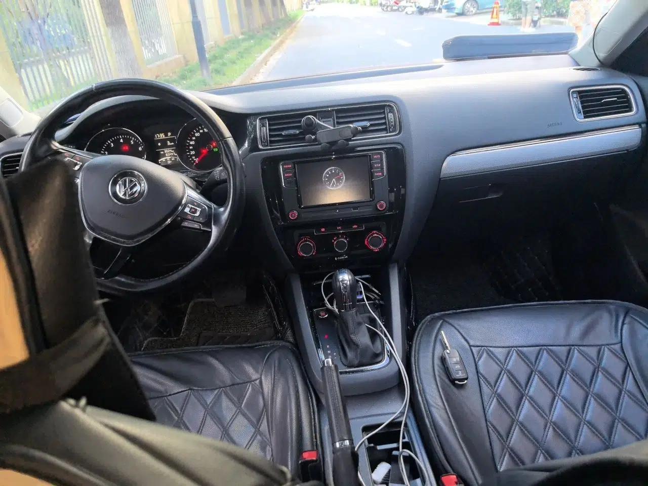 Volkswagen Sagitar 2017 1.6L Automatic Comfort Model — миниатюра 9
