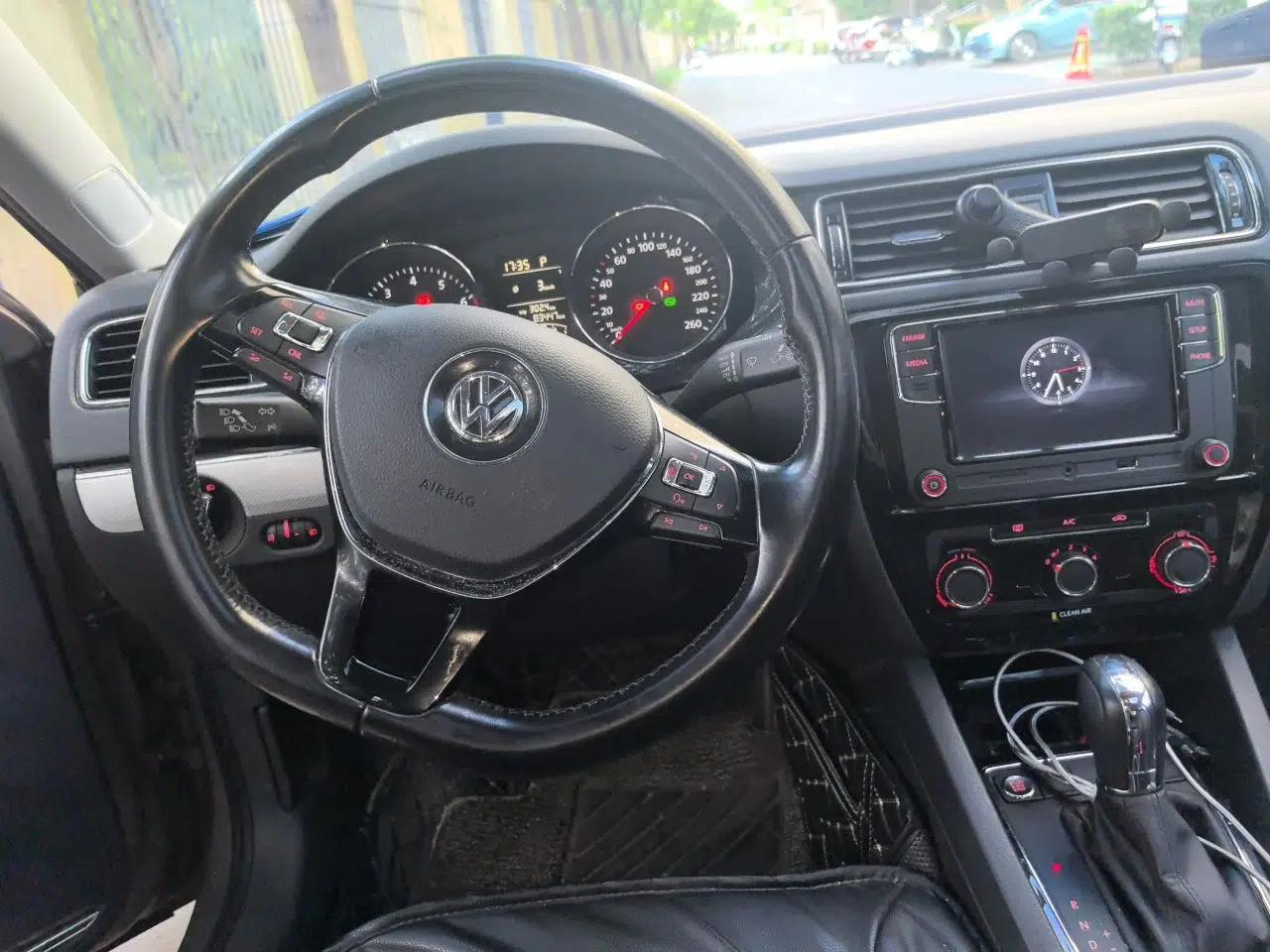 Volkswagen Sagitar 2017 1.6L Automatic Comfort Model — миниатюра 10
