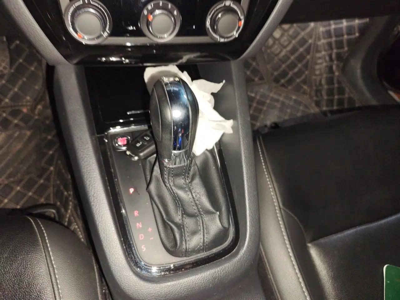 Volkswagen Sagitar 2018 280TSI DSG Comfort Model — миниатюра 14
