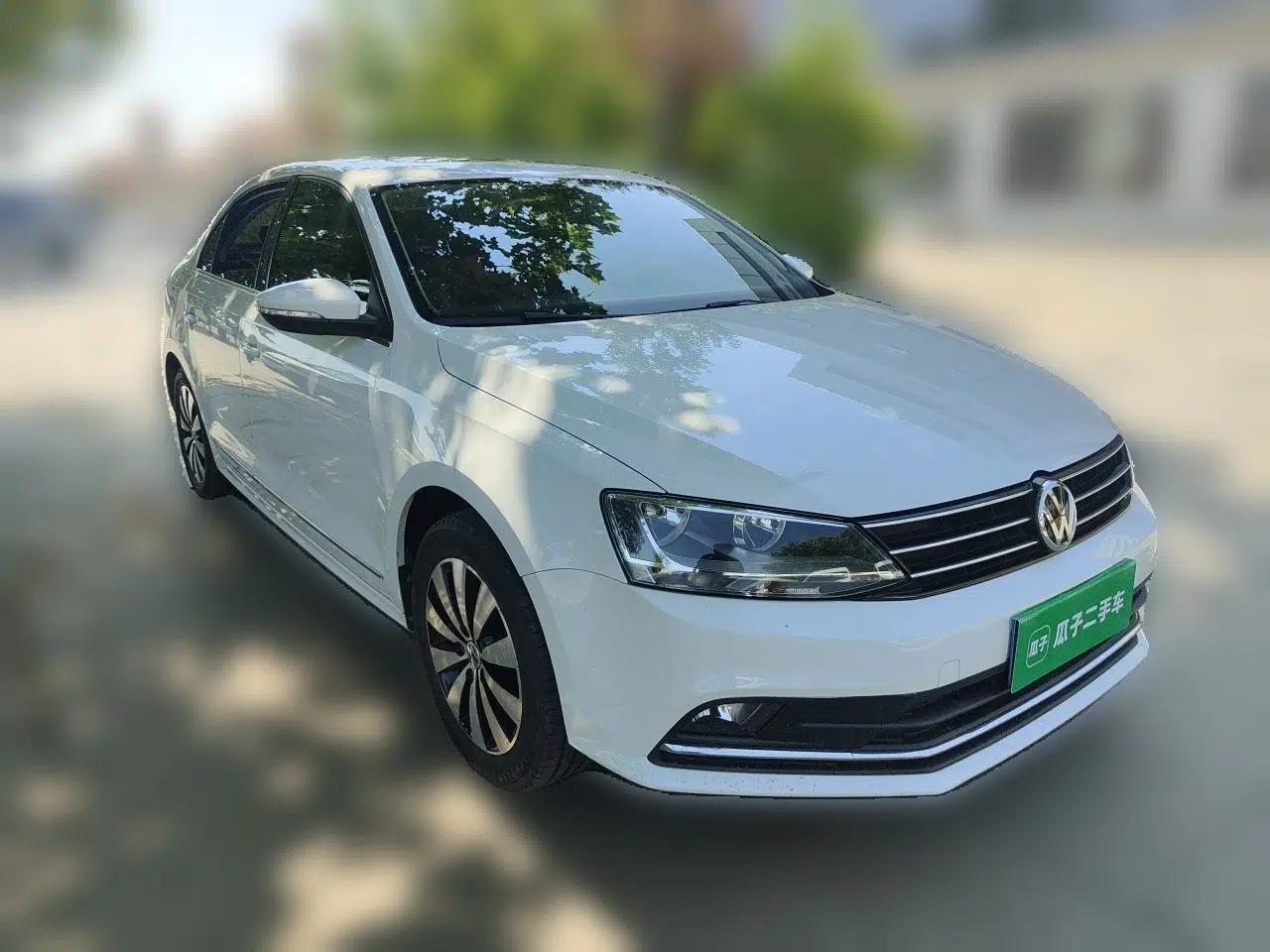 Volkswagen Sagitar 2018 1.6L Automatic Comfort Model — миниатюра 3