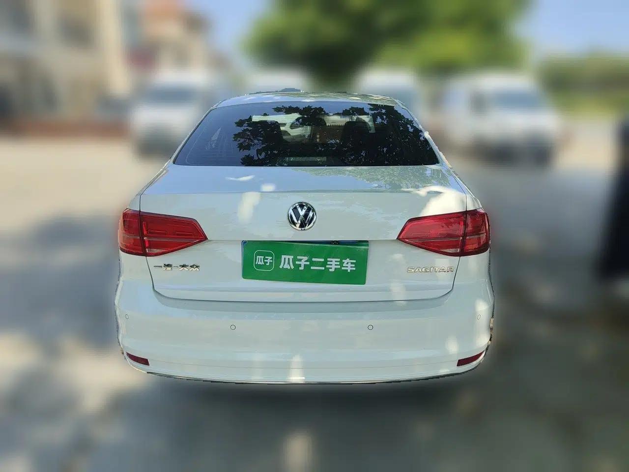 Volkswagen Sagitar 2018 1.6L Automatic Comfort Model — миниатюра 5